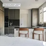 Elegant 170m2 Near Eiffel Tower شقة *