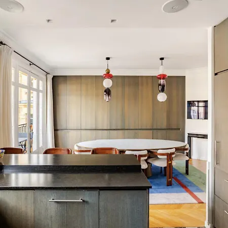 Elegant 170m2 Near Eiffel Tower דירה פריז