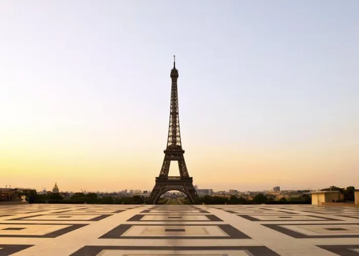 Elegant 170M2 Paris Apartment Near Eiffel Tower アパート