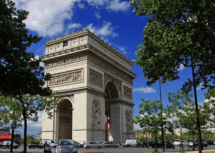 Elegant 170M2 Paris Apartment Near Eiffel Tower