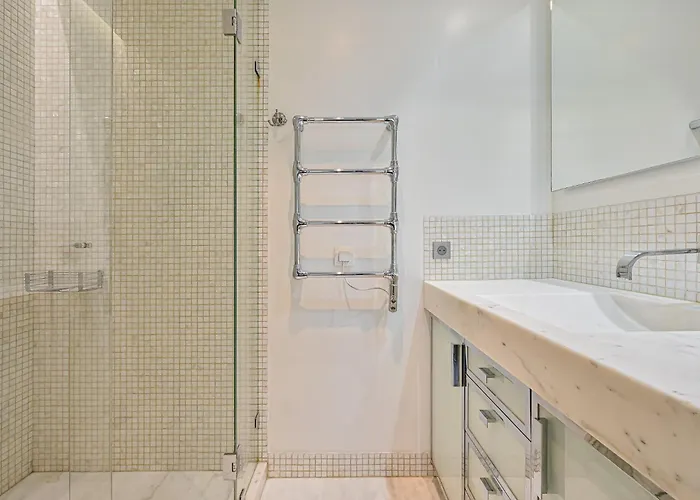 Elegant 170M2 Paris Apartment Near Eiffel Tower パリ