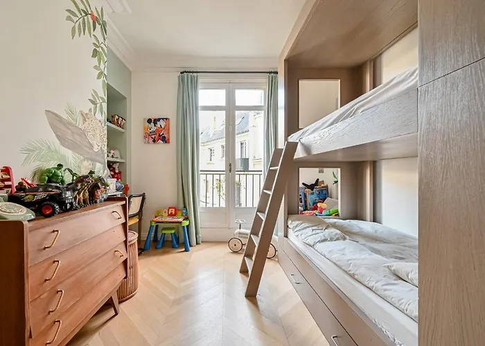 Elegant 170M2 Paris Apartment Near Eiffel Tower *