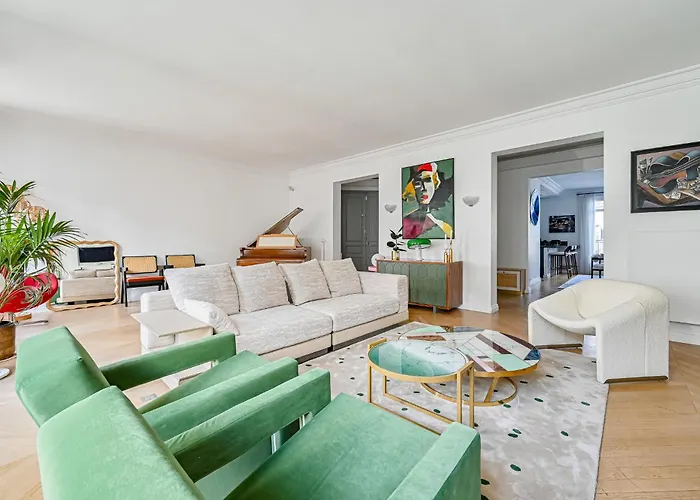 Elegant 170M2 Paris Apartment Near Eiffel Tower パリ