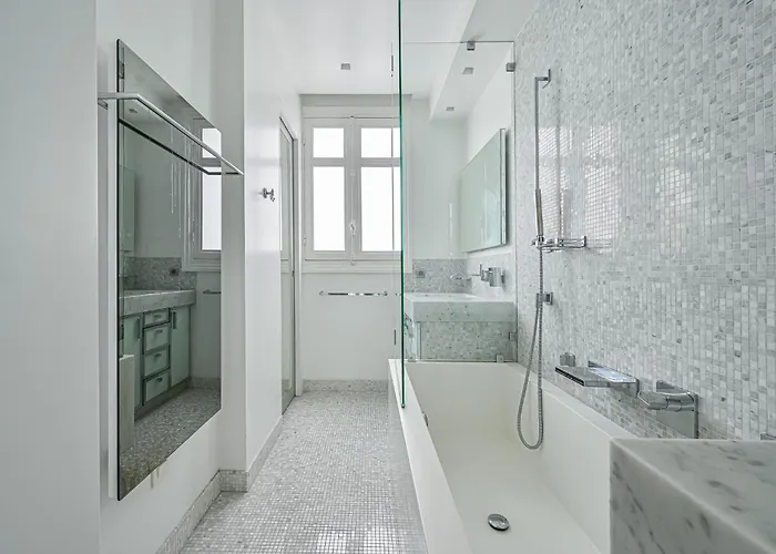 Elegant 170M2 Paris Apartment Near Eiffel Tower パリ