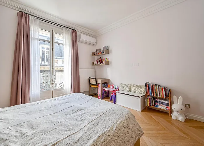 Elegant 170M2 Paris Apartment Near Eiffel Tower アパート パリ
