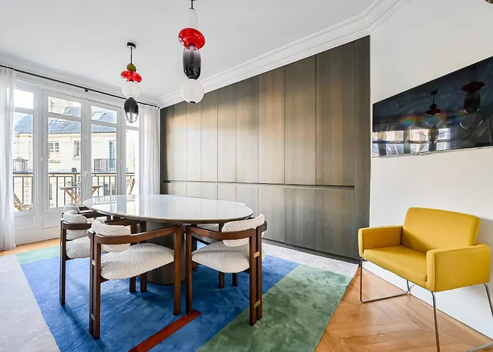 Elegant 170M2 Paris Apartment Near Eiffel Tower アパート パリ