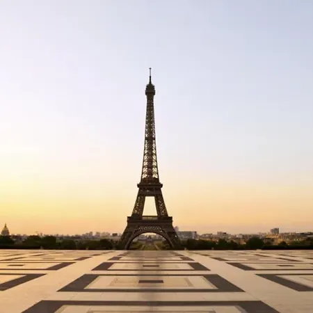 Gorgeous Eiffel Tower - Champs Elysees Apartment