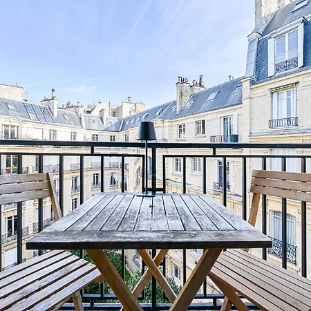 Gorgeous Eiffel Tower - Champs Elysees Apartment *